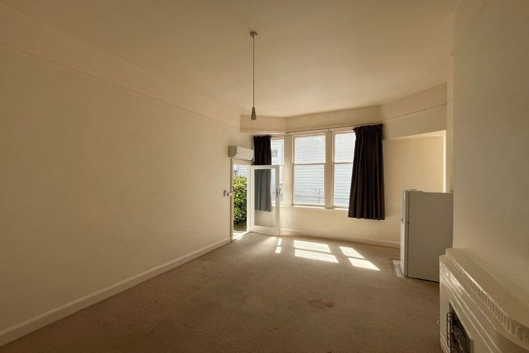 Photo of property in 2/106 Glenmore Street, Northland, Wellington, 6012