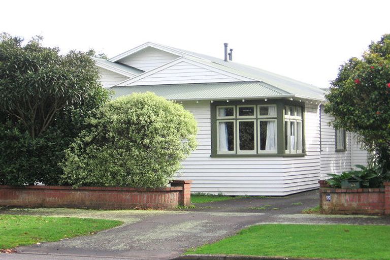 Photo of property in 96 Marne Street, Hokowhitu, Palmerston North, 4410