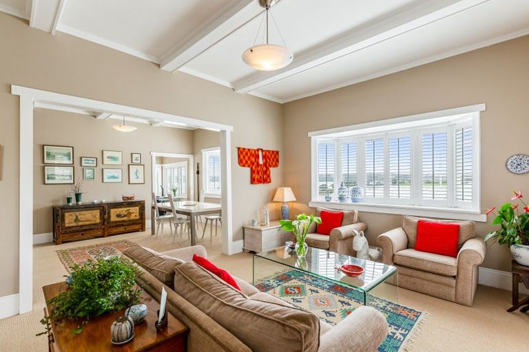 Photo of property in 22 Stanley Point Road, Stanley Point, Auckland, 0624