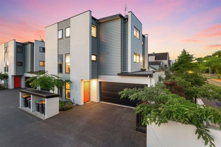 Photo of property in 109 Deans Avenue, Riccarton, Christchurch, 8011