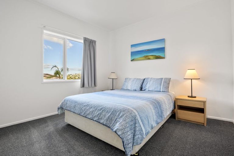 Photo of property in 15 Rosario Crescent, Red Beach, 0932