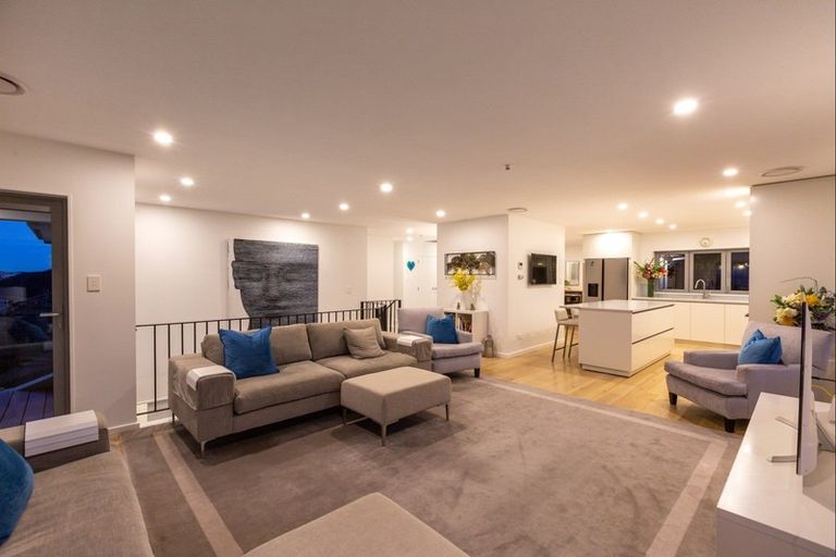 Photo of property in 96 Grovenor Drive, Orewa, 0931