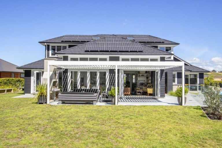 Photo of property in 32 Awanui Crescent, Matakana, 0985