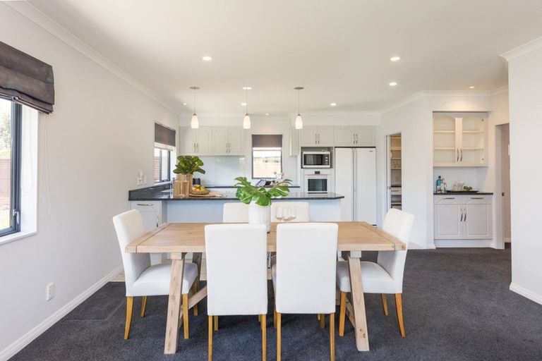 Photo of property in 30 Grand Oaks Drive, Awapuni, Palmerston North, 4412