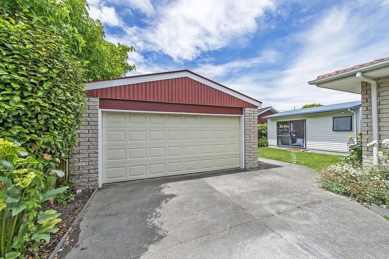 Photo of property in 10 Radbrook Street, Avonhead, Christchurch, 8042