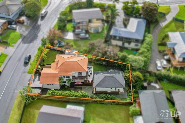 Photo of property in 4 Worthington Place, West Harbour, Auckland, 0618