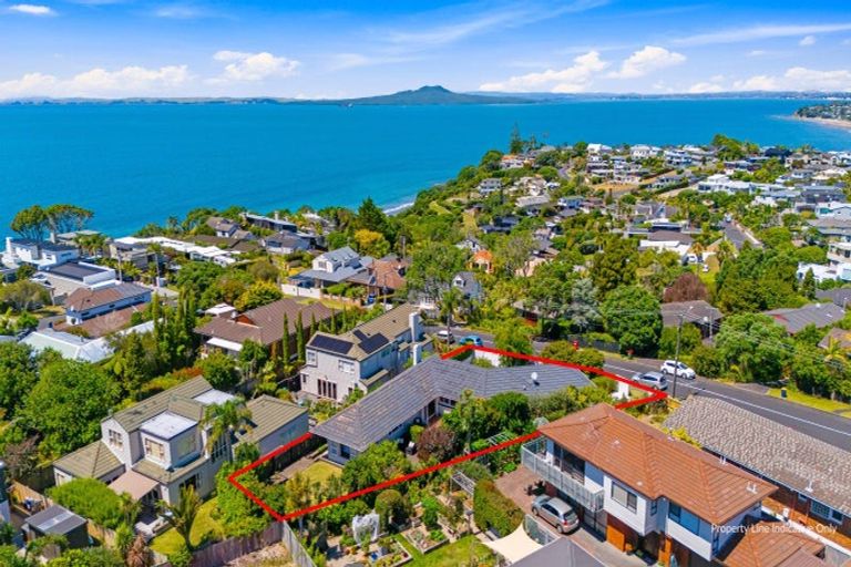 Photo of property in 36 Montgomery Avenue, Rothesay Bay, Auckland, 0630