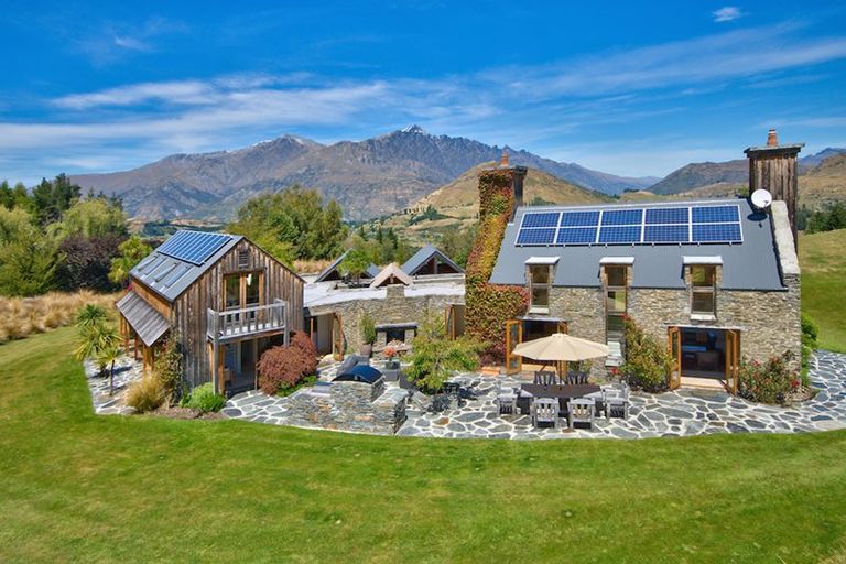 Photo of property in 31 Mountain View Road, Dalefield, Queenstown, 9371
