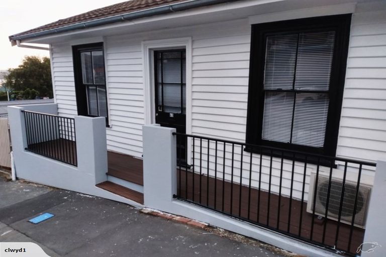 Photo of property in 43 Oxford Street, Lyttelton, 8082