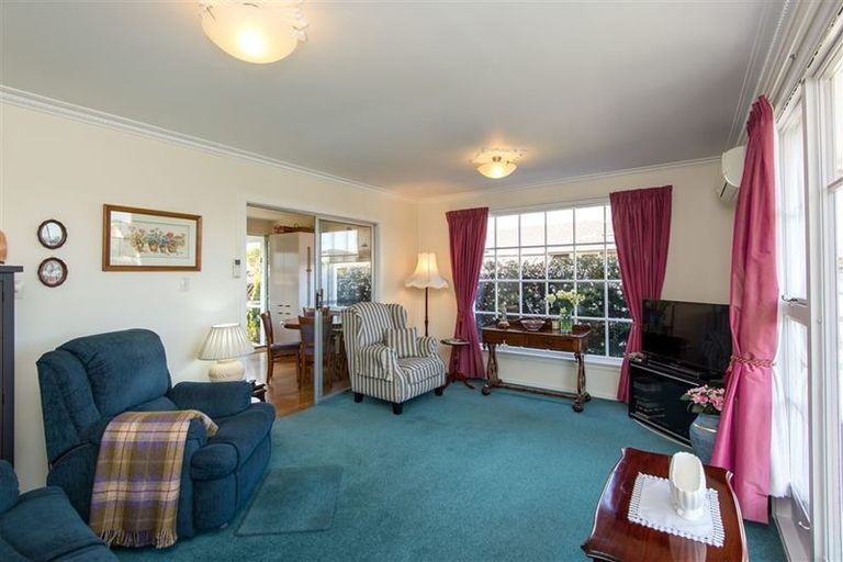 Photo of property in 2/202 Waimairi Road, Ilam, Christchurch, 8041