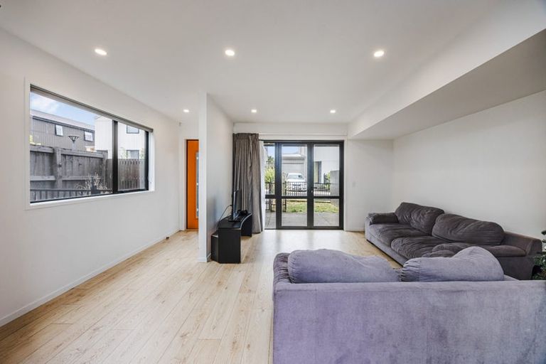 Photo of property in 17b Cessna Crescent, Mangere, Auckland, 2022
