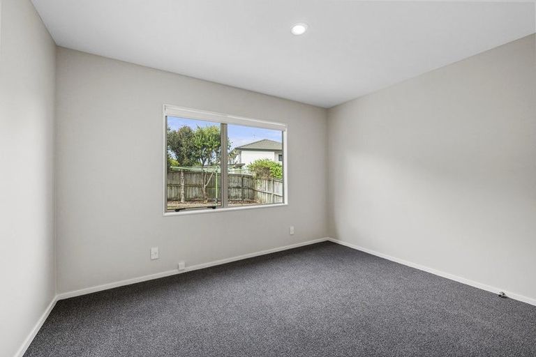 Photo of property in 27 Calypso Way, Unsworth Heights, Auckland, 0632