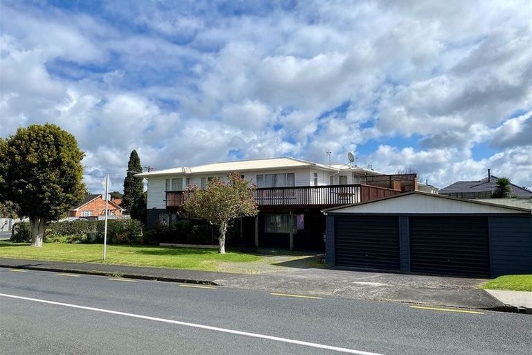 Photo of property in 51 Taikata Road, Te Atatu Peninsula, Auckland, 0610