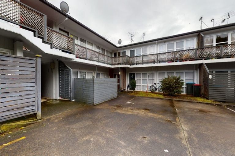 Photo of property in 12/11 Tawera Road, Greenlane, Auckland, 1051