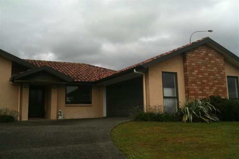 Photo of property in 108 Armoy Drive, East Tamaki, Auckland, 2016