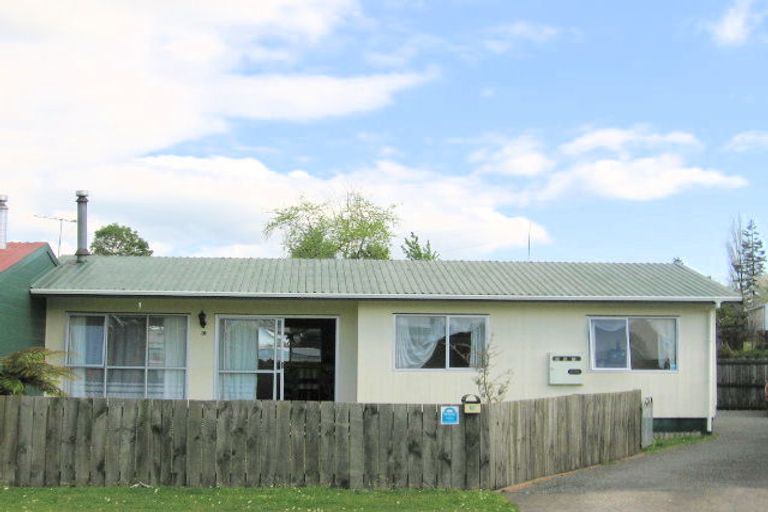 Photo of property in 2b Cherrywood Place, Western Heights, Rotorua, 3015