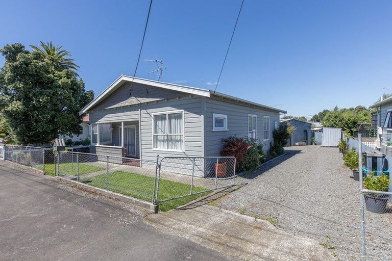 Photo of property in 15 Waverley Street, Waipawa, 4210