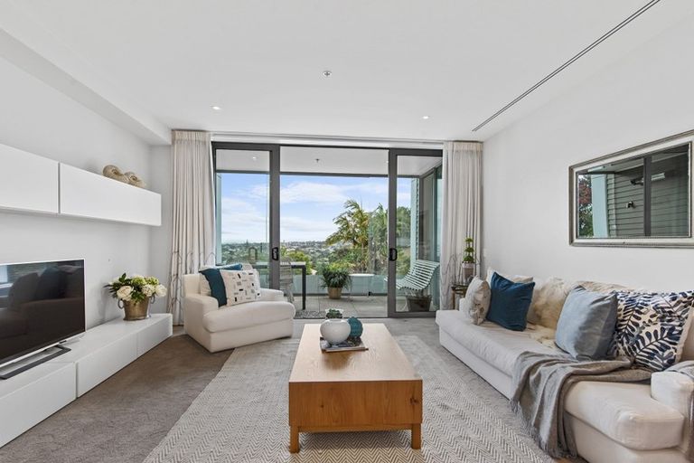 Photo of property in 101/585 Beach Road, Rothesay Bay, Auckland, 0630