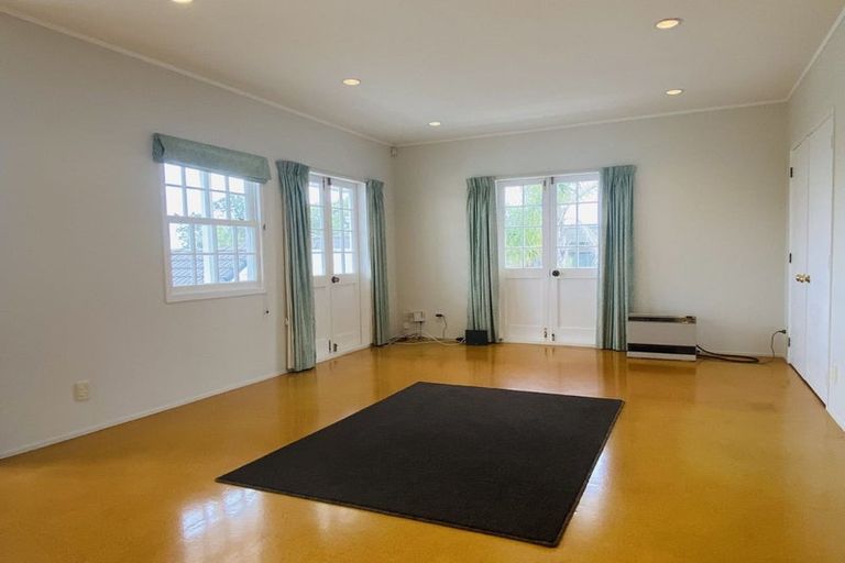 Photo of property in 127 St Heliers Road, Saint Heliers, Auckland, 1071