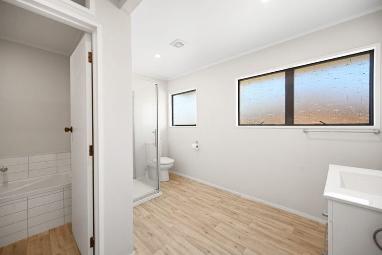 Photo of property in 83 Gilbass Avenue, Hamilton Lake, Hamilton, 3204