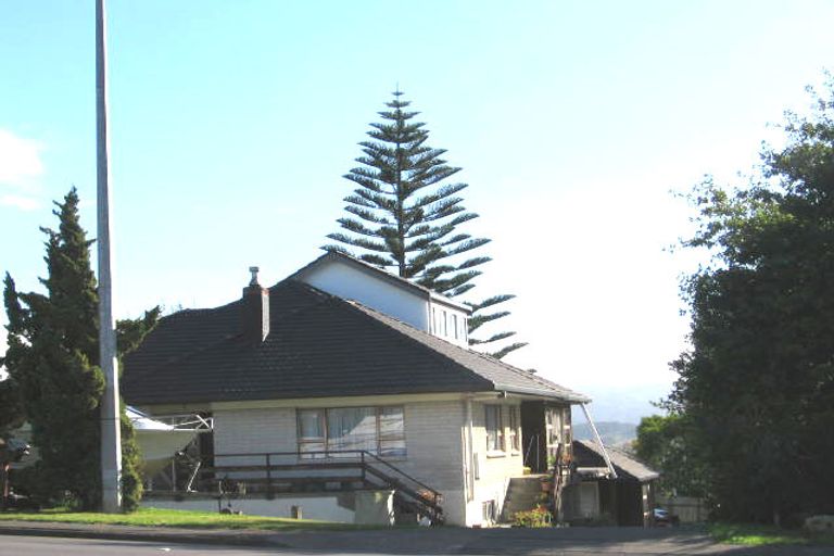 Photo of property in 4196 Great North Road, Glendene, Auckland, 0602