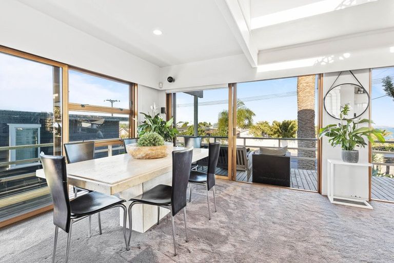 Photo of property in 1/2 Rothesay Bay Road, Rothesay Bay, Auckland, 0630