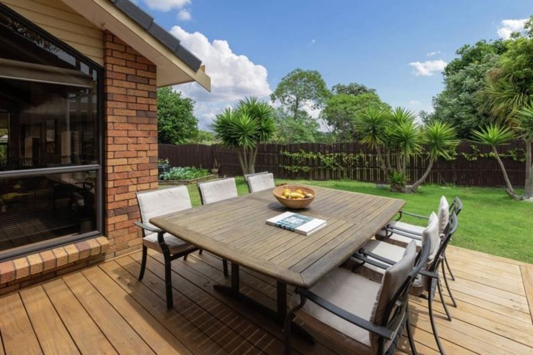 Photo of property in 33 Booralee Avenue, Botany Downs, Auckland, 2010