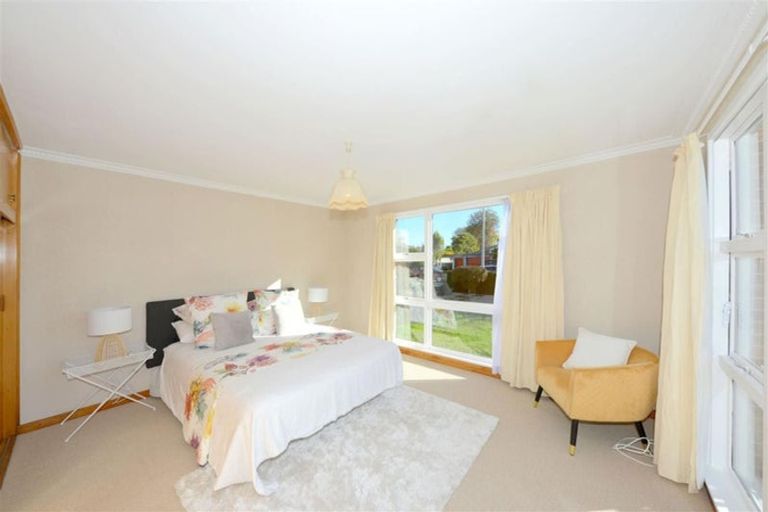Photo of property in 52 Glenharrow Avenue, Avonhead, Christchurch, 8042
