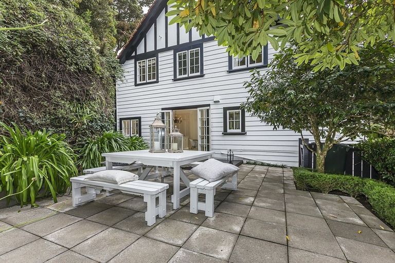 Photo of property in 2 Cluny Avenue, Kelburn, Wellington, 6012