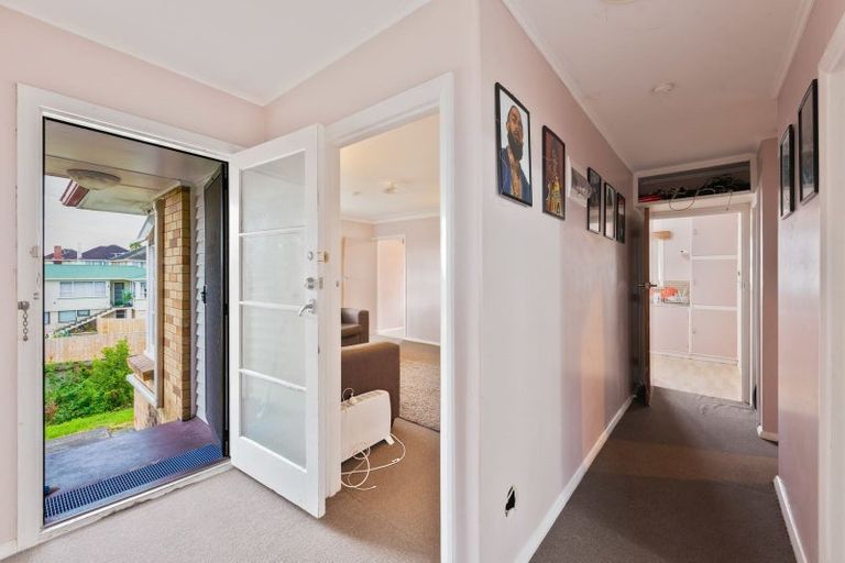 Photo of property in 28 Ellen Street, Manurewa East, Auckland, 2102