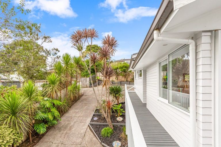 Photo of property in 59 Weatherly Road, Torbay, Auckland, 0630