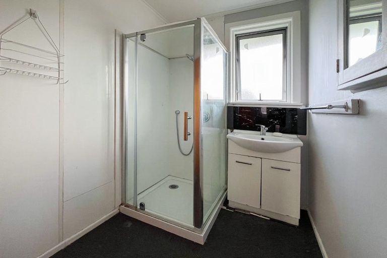 Photo of property in 5 Kelwyn Road, Kelston, Auckland, 0602