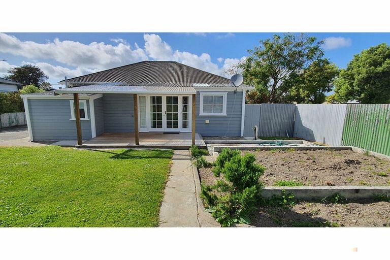 Photo of property in 14 Rhodes Street, Waimate, 7924