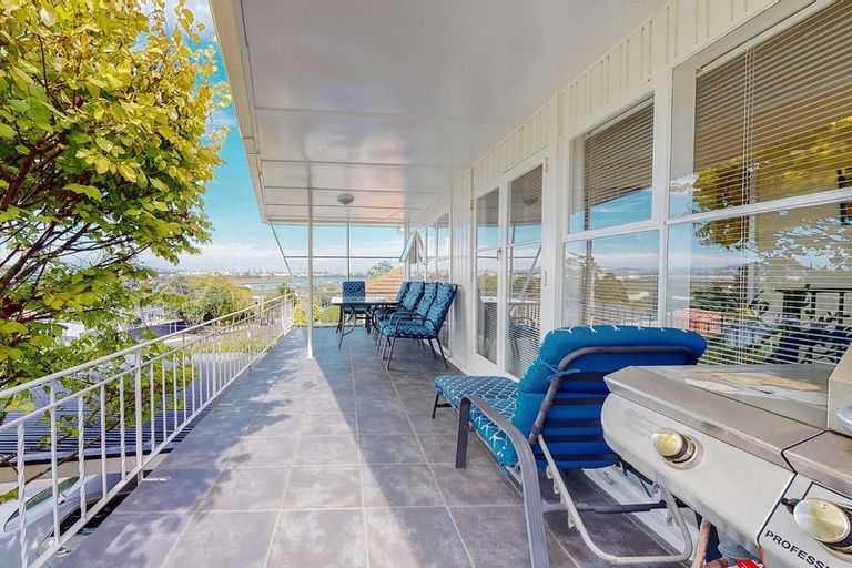 Photo of property in 56 Jaemont Avenue, Te Atatu South, Auckland, 0610