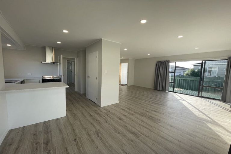 Photo of property in 1/46 Aviemore Drive, Highland Park, Auckland, 2010