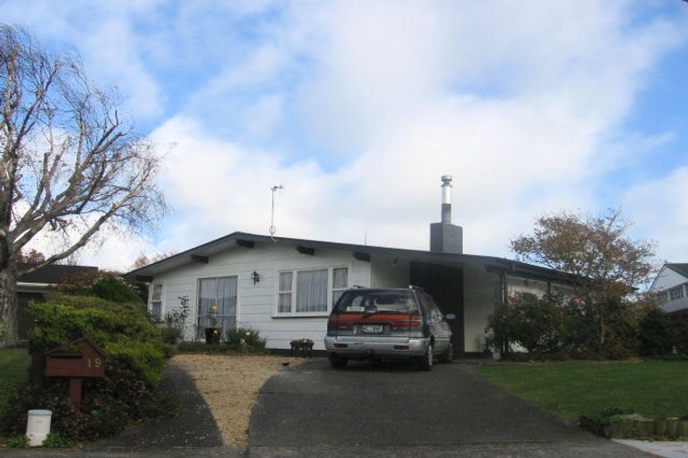 Photo of property in 19 Westhaven Grove, Takaro, Palmerston North, 4412