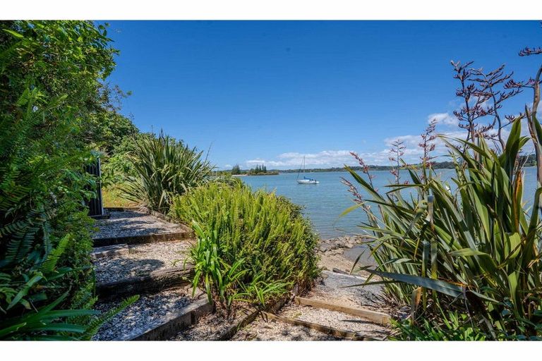 Photo of property in 54 Rangitane Loop Road, Kerikeri, 0294