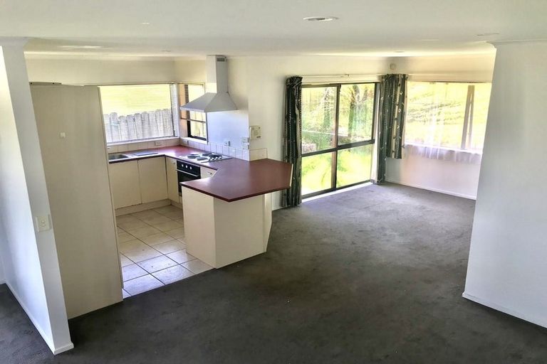 Photo of property in 51 De Havilland Drive, Goodwood Heights, Auckland, 2105