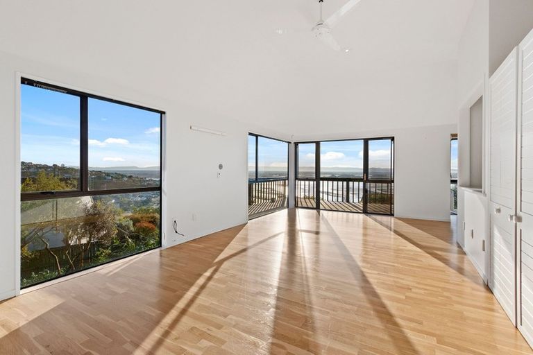 Photo of property in 20 Inverness Lane, Redcliffs, Christchurch, 8081