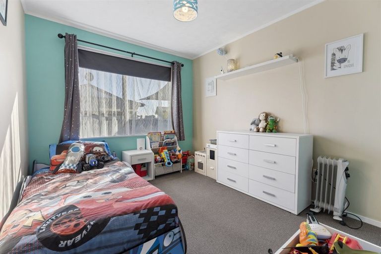 Photo of property in 9 Pluto Place, Milson, Palmerston North, 4414