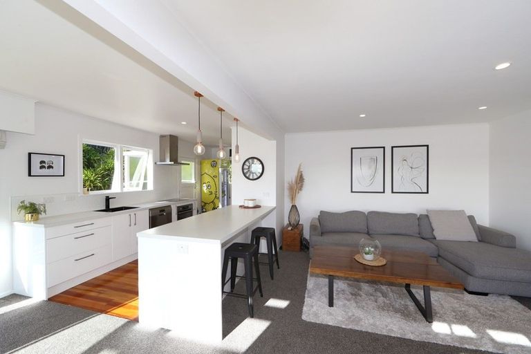 Photo of property in 11 Busby Hill, Havelock North, 4130
