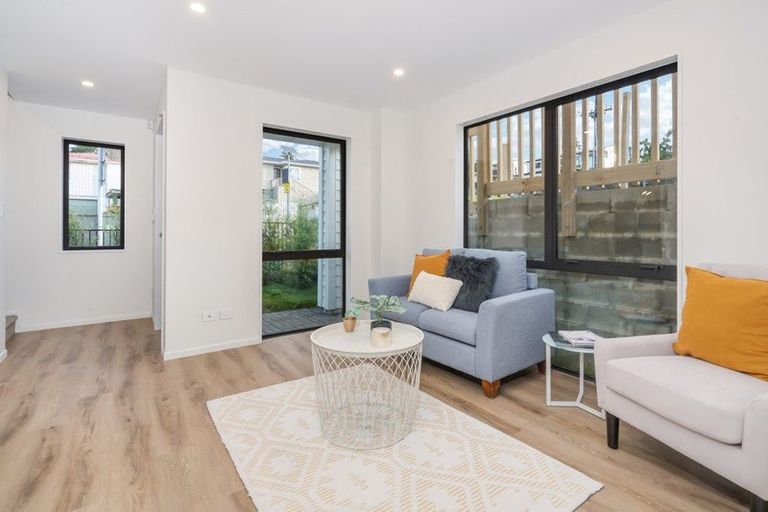 Photo of property in 16e Sheridan Drive, New Lynn, Auckland, 0600