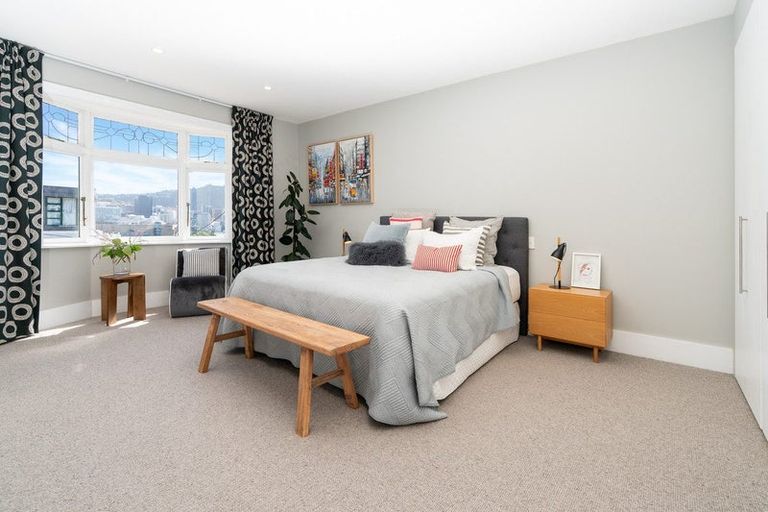 Photo of property in 16 Hawker Street, Mount Victoria, Wellington, 6011