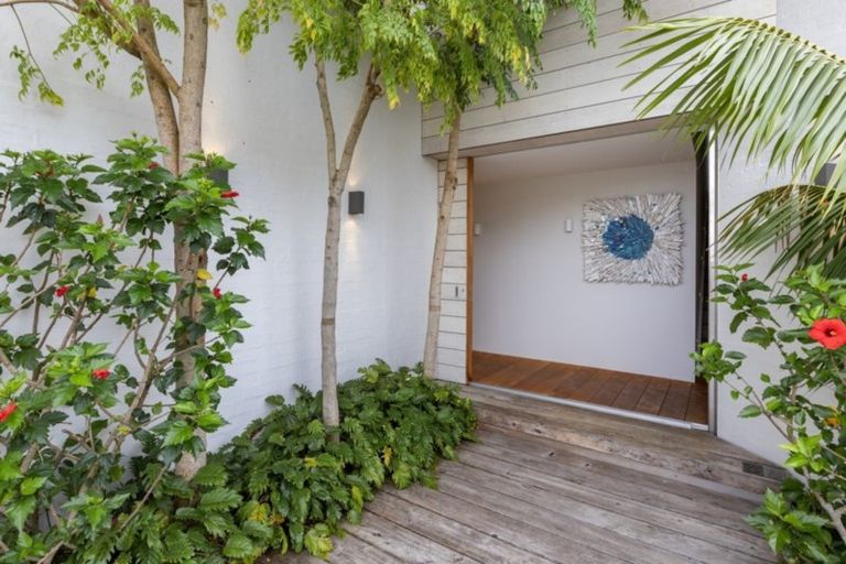 Photo of property in 65 Taumata Road, Omaha, 0986