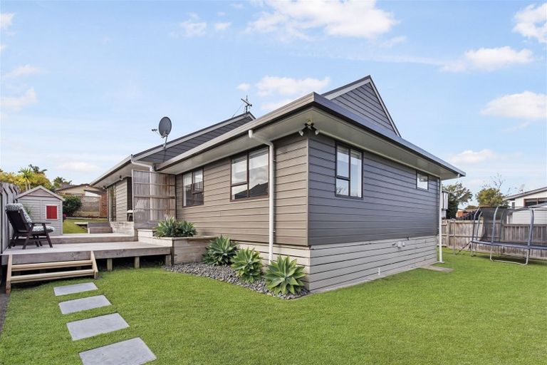 Photo of property in 4 Pinewood Grove, Botany Downs, Auckland, 2010