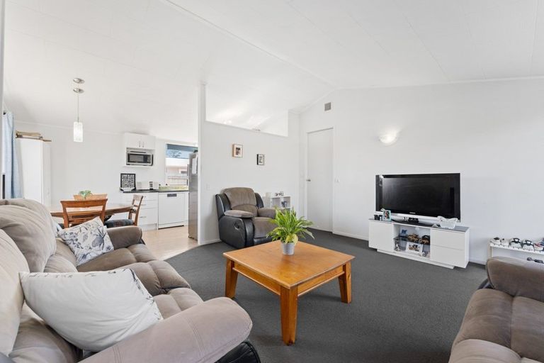 Photo of property in 46 Seaforth Avenue, Milson, Palmerston North, 4414