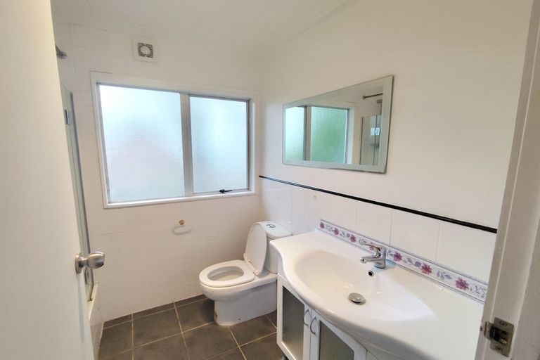 Photo of property in 72a Astley Avenue, New Lynn, Auckland, 0600