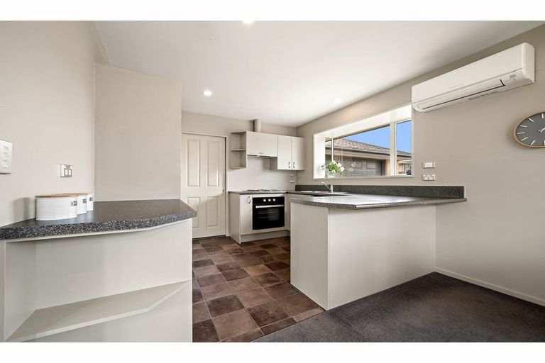 Photo of property in 402a Yaldhurst Road, Russley, Christchurch, 8042