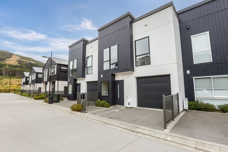 Photo of property in 40 Koreke Close, Kenepuru, Porirua, 5022