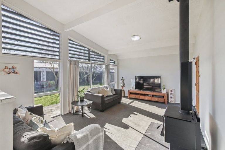 Photo of property in 2 Watson Place, Rangiora, 7400